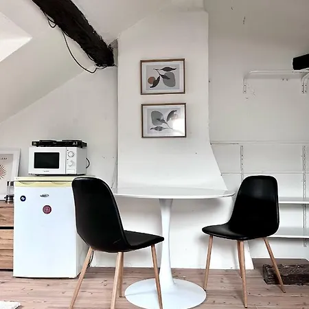 Loft Close To Metro Palmovka *