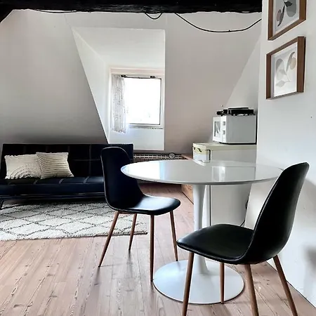 Loft Close To Metro Palmovka * Prag