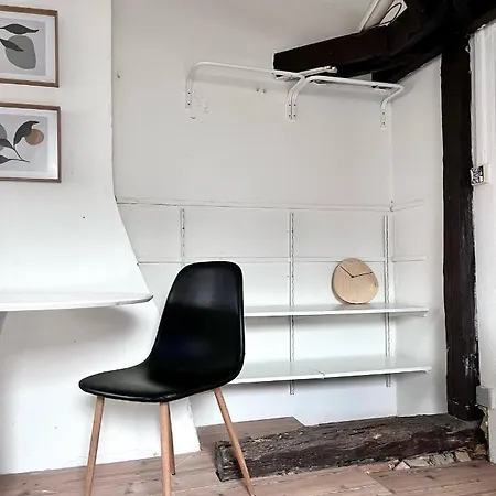 Loft Close To Metro Palmovka * Prag